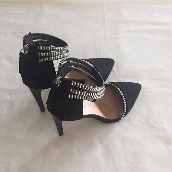 Shoes - Picture 2 of 4